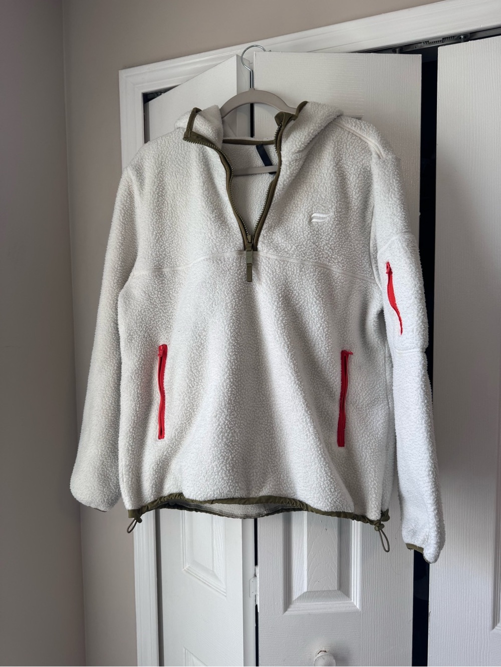 Fabletics The 1/4 Zip Explorer Pullover White Sherpa Fleece Gorpcore M